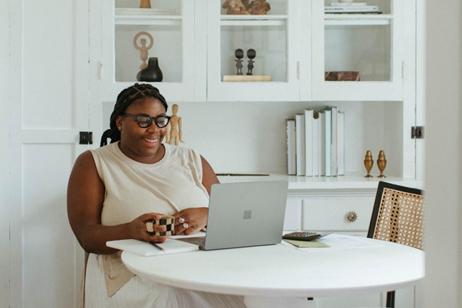 Business manager learning what is HIPAA faxing on a laptop